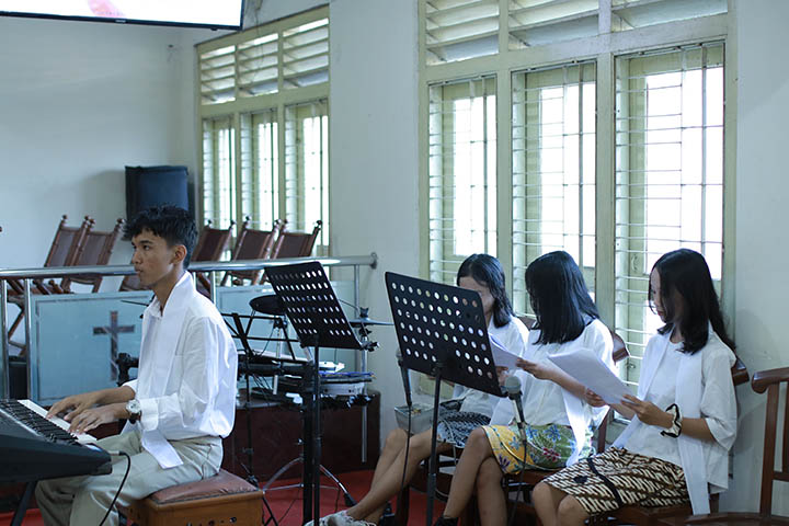 galeri, Ibadah Paskah Sore di Gereja Induk, gereja kristen jawa, gkj, gkj baki, gereja kristen jawa baki, baki, sukoharjo, gkj klasis sukoharjo, klasis sukoharjo, klasis, sinode gkj, sinode 