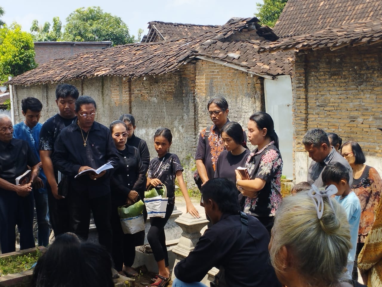 galeri, Ibadah Pemakaman Almh. Ibu Warsi, gereja kristen jawa, gkj, gkj baki, gereja kristen jawa baki, baki, sukoharjo, gkj klasis sukoharjo, klasis sukoharjo, klasis, sinode gkj, sinode 