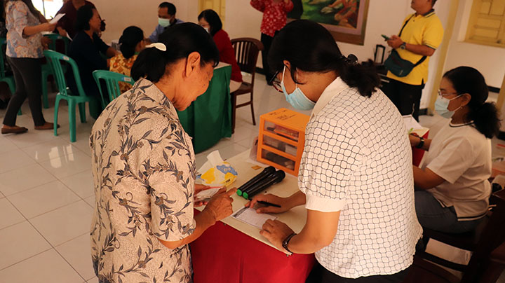 gallery kegiatan, Pelayanan Tim Kesehatan GKJ Baki dengan RS Panti Waluyo YAKKUM Surakarta, Komisi Diakonia, gereja kristen jawa, gkj, gkj baki, gereja kristen jawa baki, baki, sukoharjo, gkj klasis sukoharjo, klasis sukoharjo, klasis, sinode gkj, sinode 