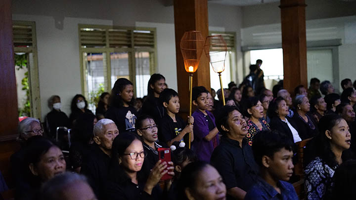 gallery kegiatan, Ibadah Kamis Suci Tahun 2024, Komisi Ibadah, gereja kristen jawa, gkj, gkj baki, gereja kristen jawa baki, baki, sukoharjo, gkj klasis sukoharjo, klasis sukoharjo, klasis, sinode gkj, sinode 