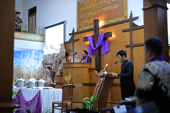gallery kegiatan, Ibadah Kamis Suci Tahun 2024, Komisi Ibadah, gereja kristen jawa, gkj, gkj baki, gereja kristen jawa baki, baki, sukoharjo, gkj klasis sukoharjo, klasis sukoharjo, klasis, sinode gkj, sinode 