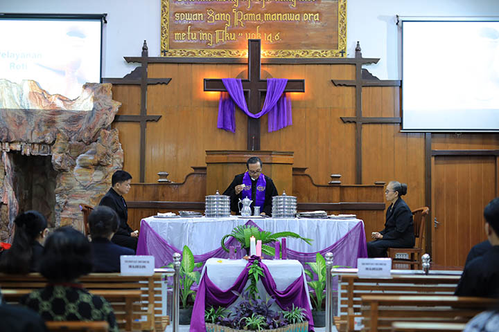 gallery kegiatan, Ibadah Kamis Suci Tahun 2024, Komisi Ibadah, gereja kristen jawa, gkj, gkj baki, gereja kristen jawa baki, baki, sukoharjo, gkj klasis sukoharjo, klasis sukoharjo, klasis, sinode gkj, sinode 