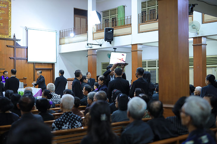 gallery kegiatan, Ibadah Kamis Suci Tahun 2024, Komisi Ibadah, gereja kristen jawa, gkj, gkj baki, gereja kristen jawa baki, baki, sukoharjo, gkj klasis sukoharjo, klasis sukoharjo, klasis, sinode gkj, sinode 